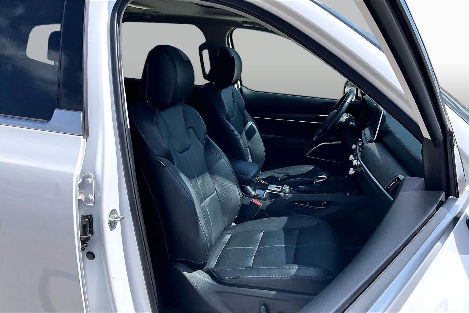 Used 2022 GLAC WHITE Kia SX image 9