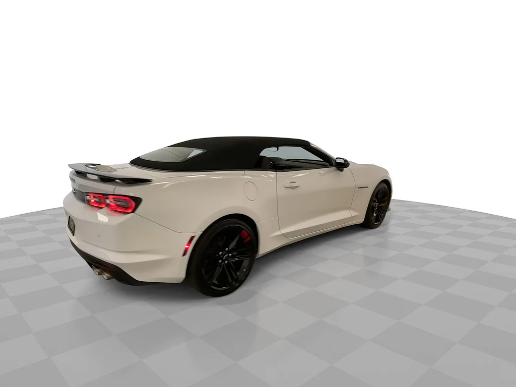 Used 2024 Summit White Chevrolet LT image 9