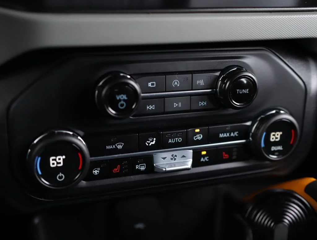 Used 2023 Gray Ford Badlands image 17