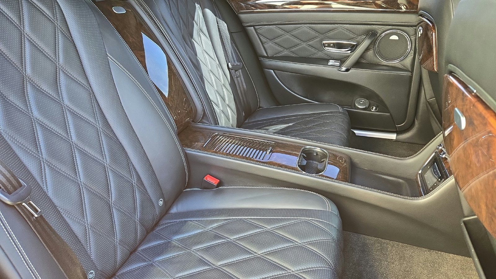 Used 2014  Bentley Base image 24