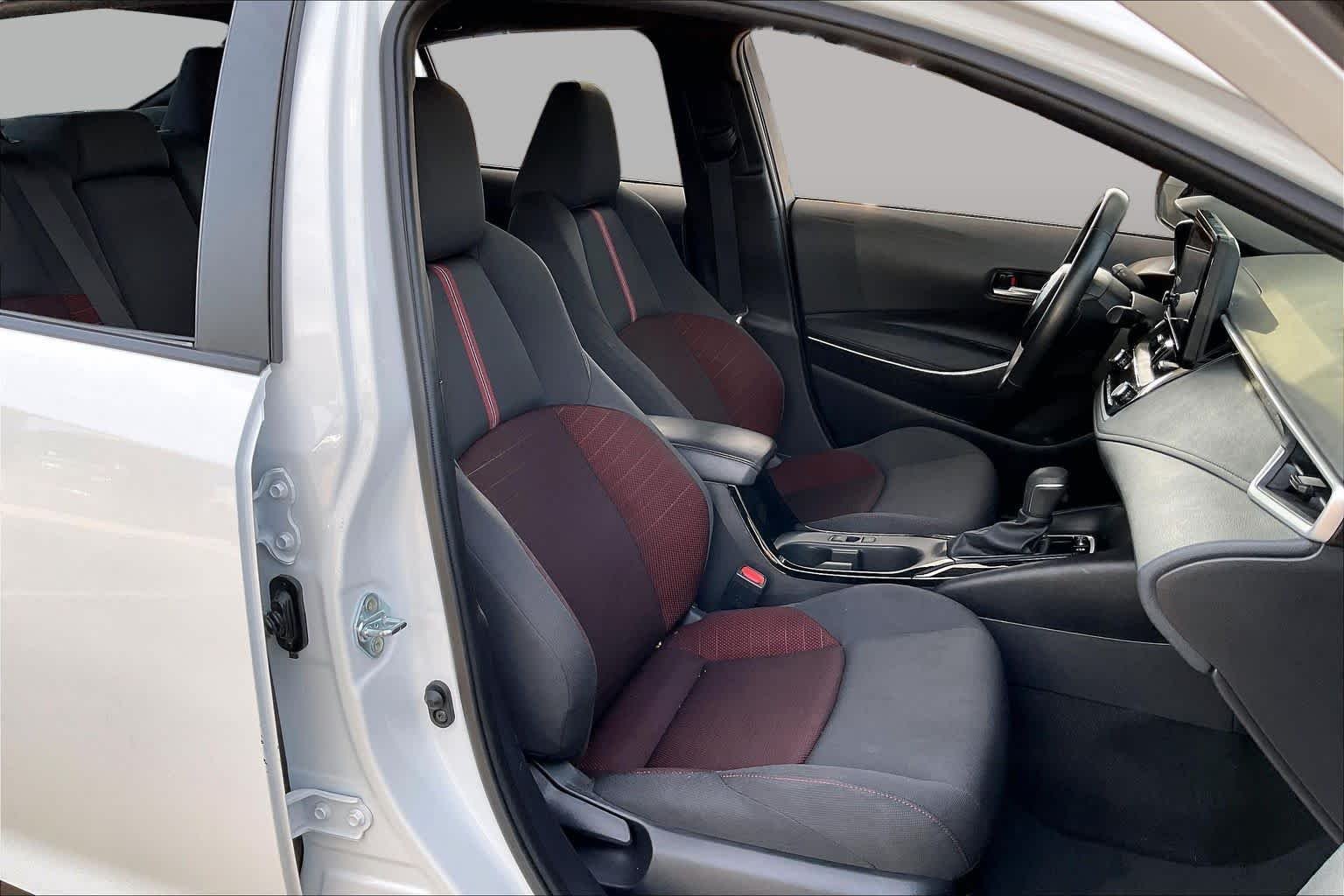 Used 2025 Ice Cap Toyota SE image 9