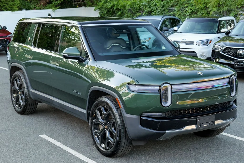 Used 2025 Green Rivian Adventure Dual Motor Standard Pack image 9