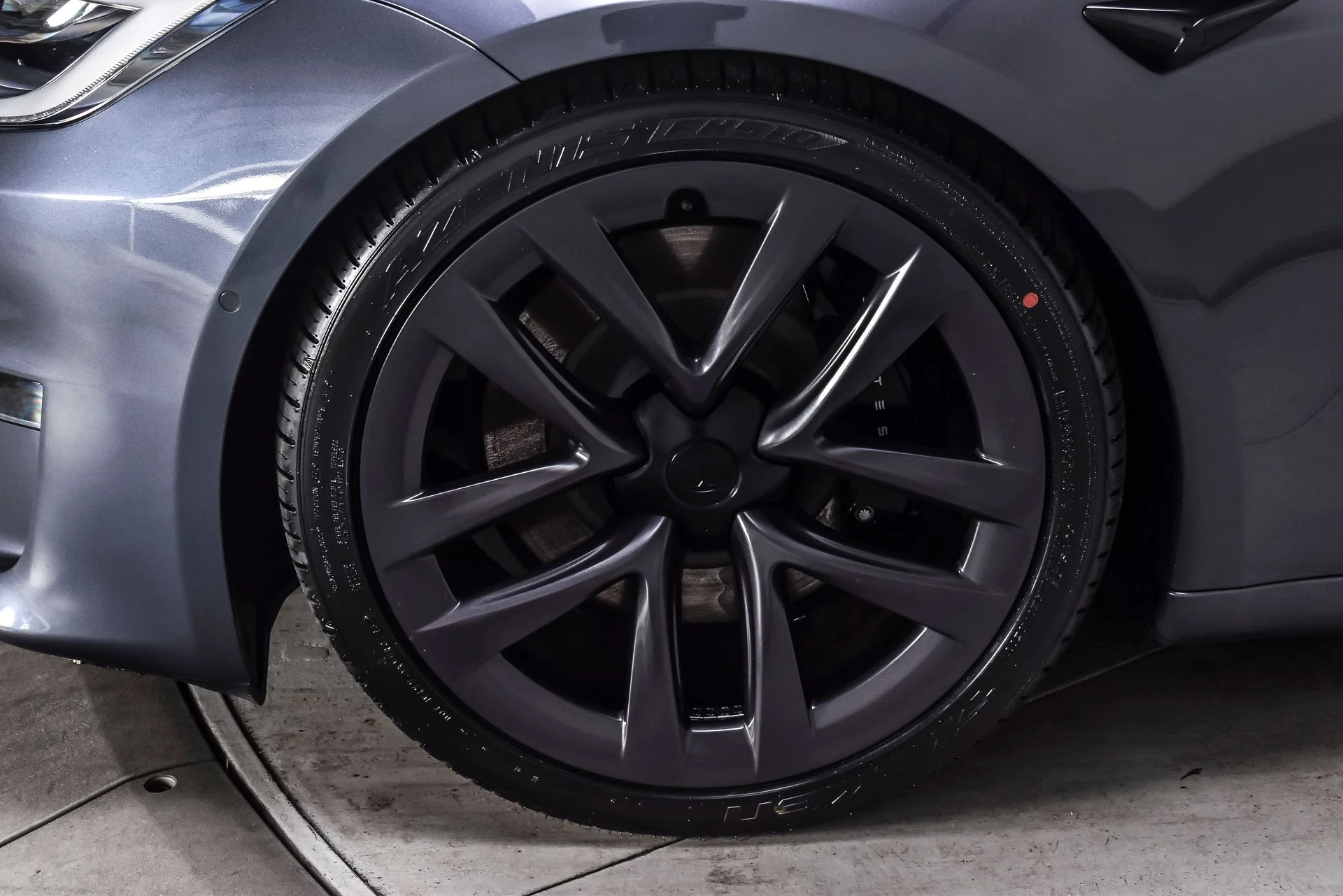 Used 2021 Midnight Silver Metallic Tesla Plaid image 10