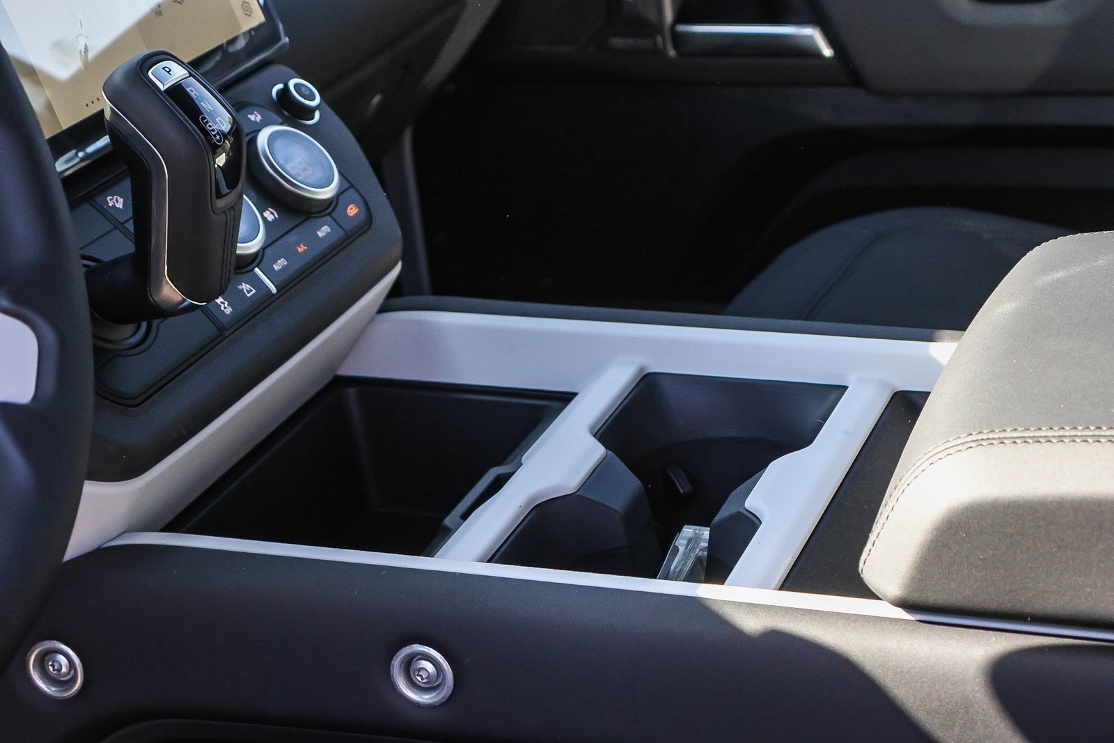 New 2026 Fuji White Land Rover X-Dynamic SE image 24