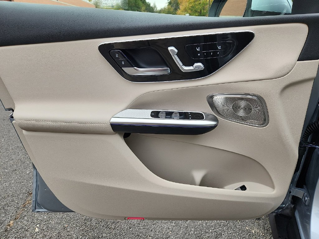 New 2027 Cirrus Silver Metallic Mercedes-Benz GLC 300 image 8