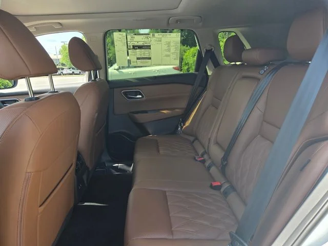 New 2026 Everest White Pearl TriCoat Nissan Platinum image 9
