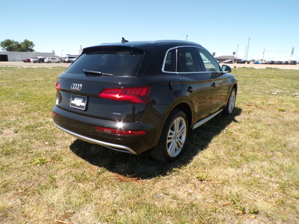 Used 2019 Brilliant Black Audi Premium Plus image 5