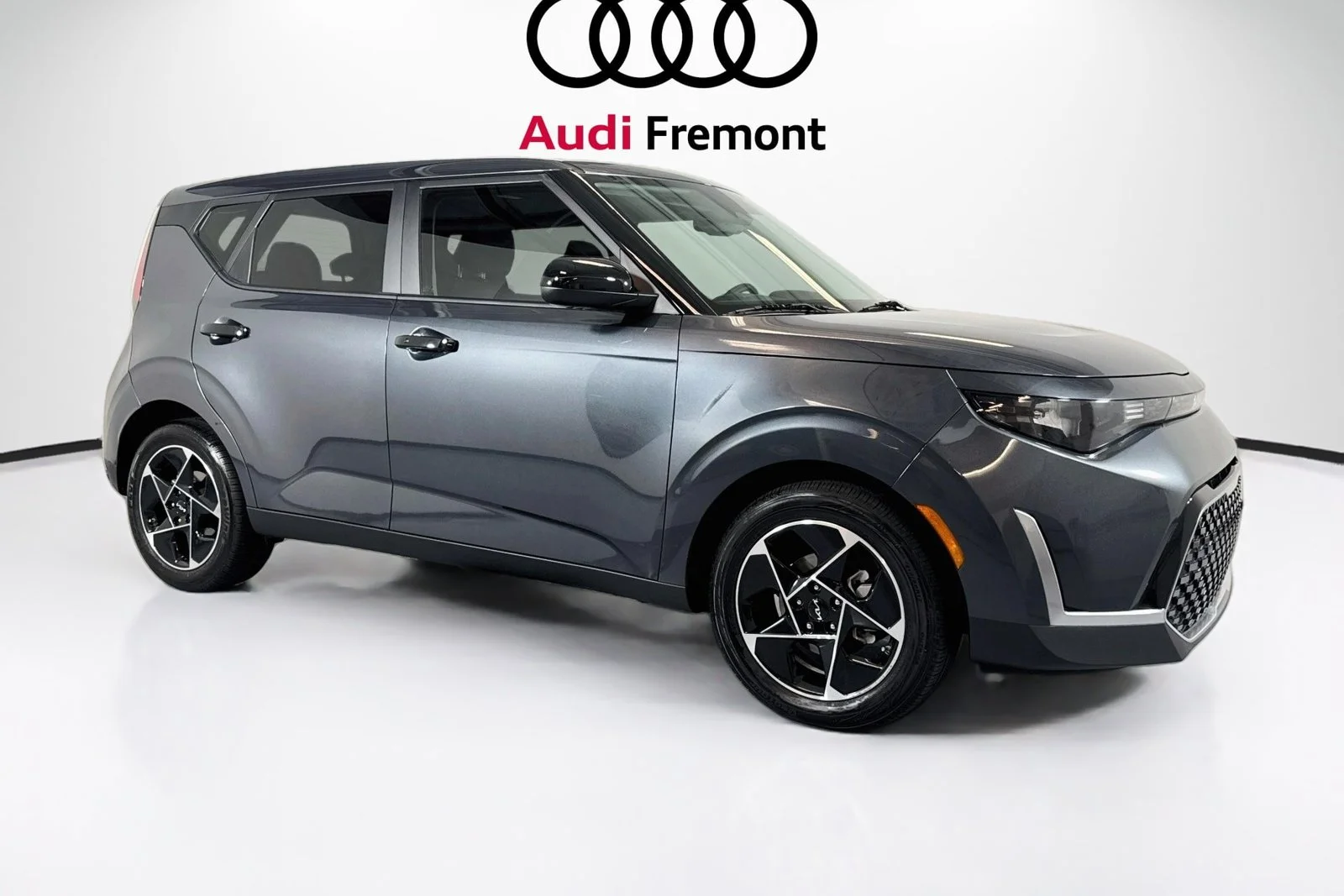 Used 2023 Gravity Gray Kia EX image 7