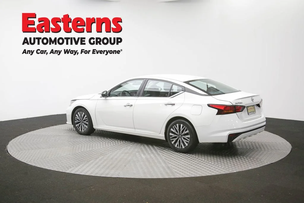 Used 2025 White Nissan 2.5 SV image 64