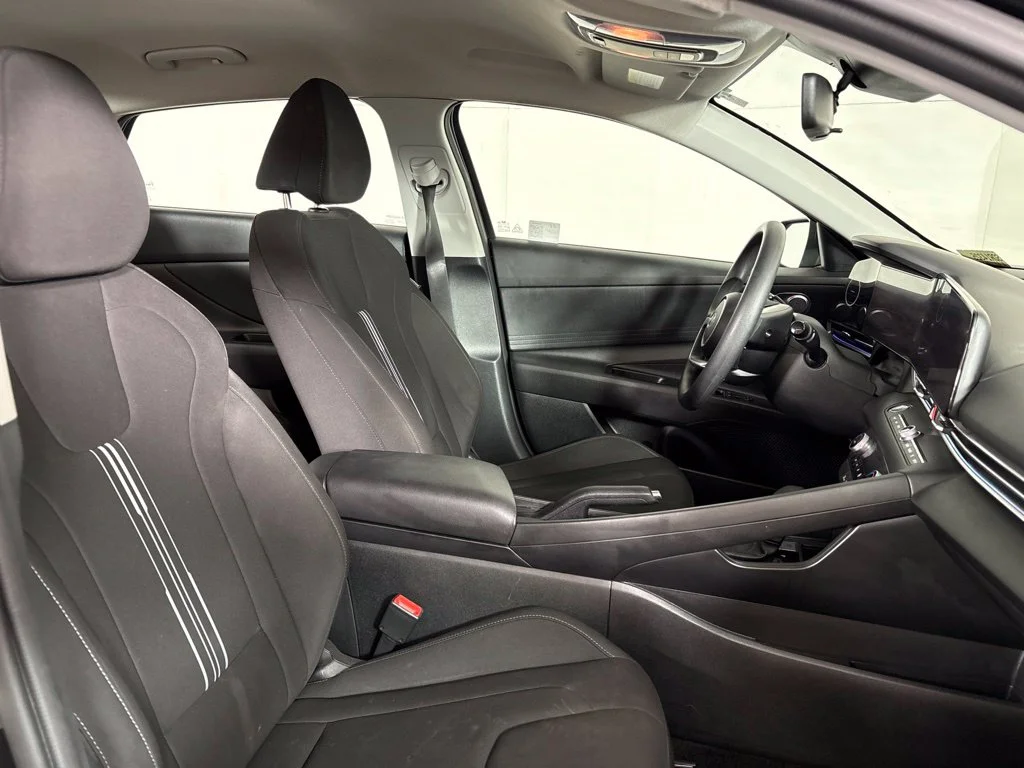 Used 2024 Black Hyundai SEL image 18