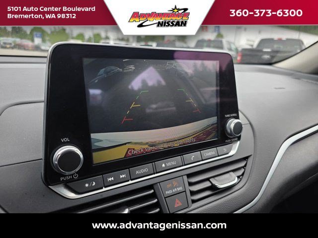 Used 2025 Glacier White Nissan S image 17