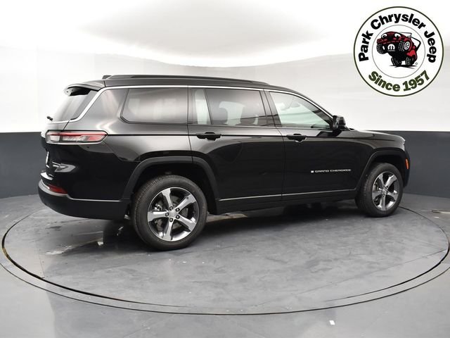 New 2026 Diamond Black Crystal Pearl-Coat Exterior Paint Jeep Limited image 6