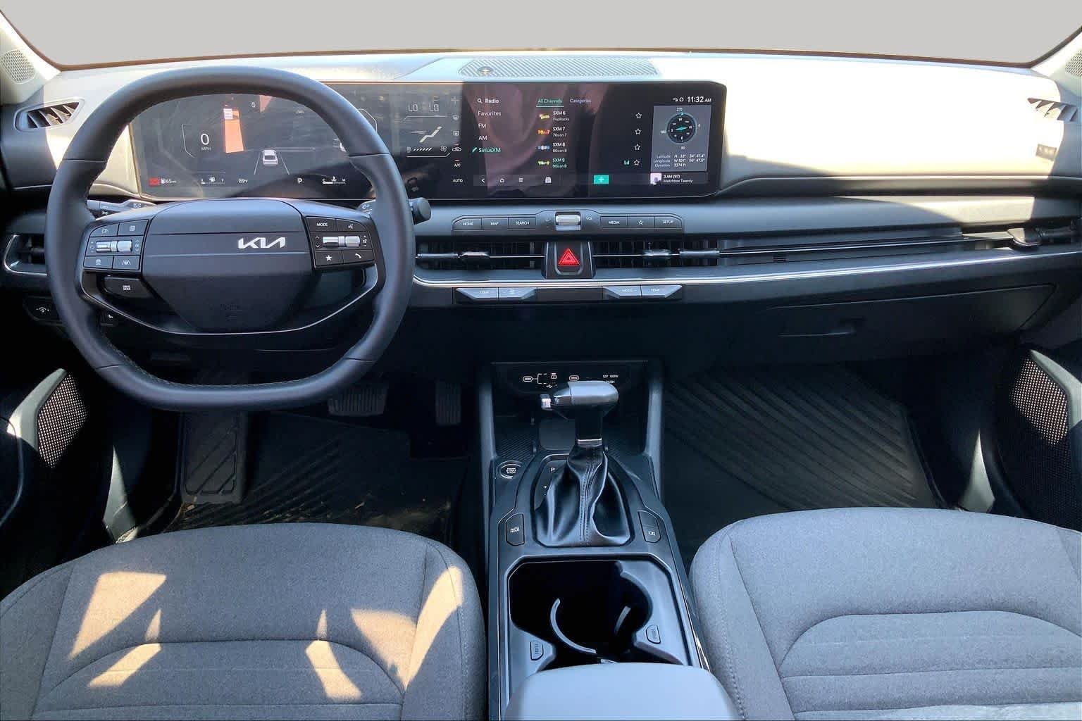Used 2025 Snow White Pearl Kia EX image 16