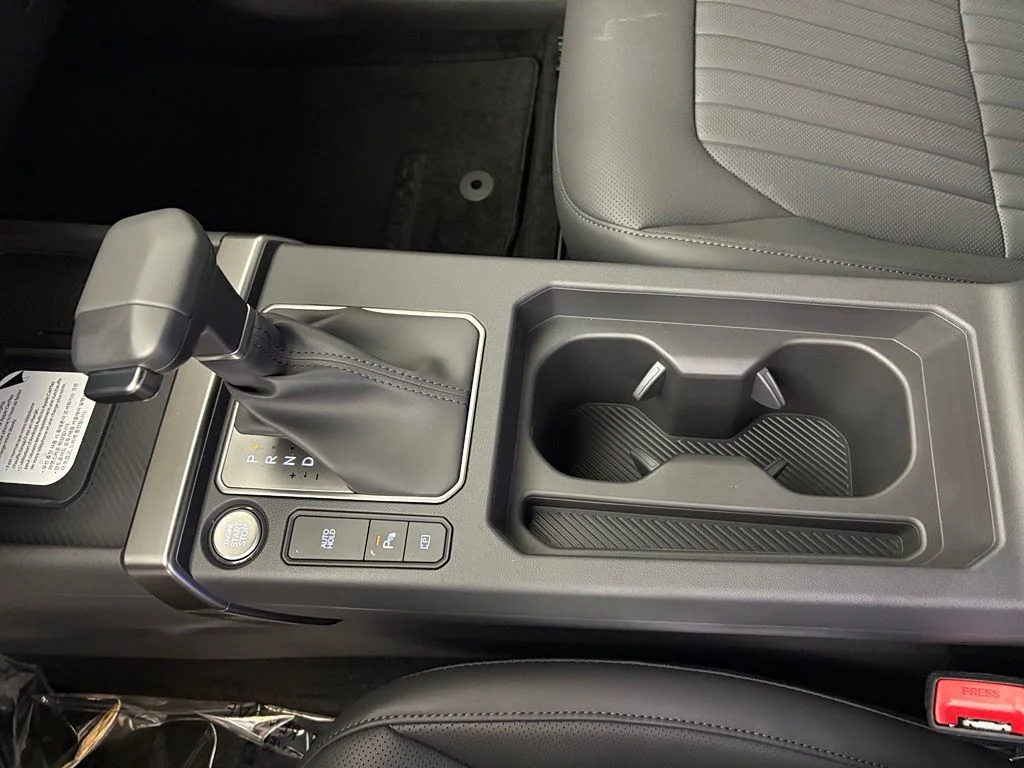 New 2027 Terrain Brown / Black Roof Kia X-Line S image 31