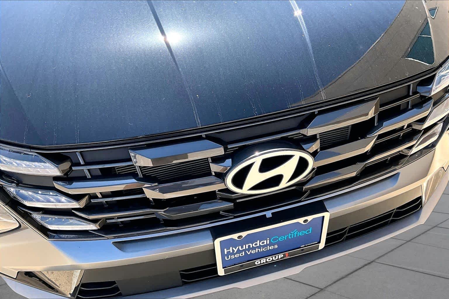 Used 2025 Phantom Black Hyundai SEL image 28