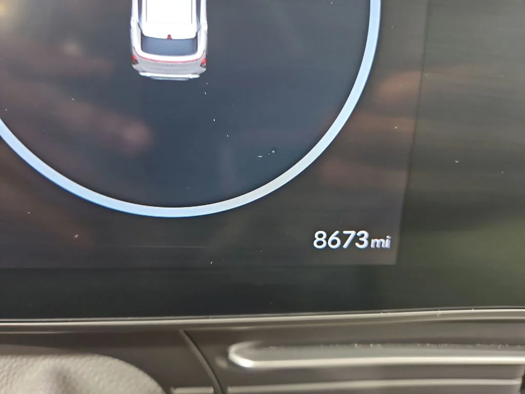 Used 2025 White Hyundai SEL Convenience image 18