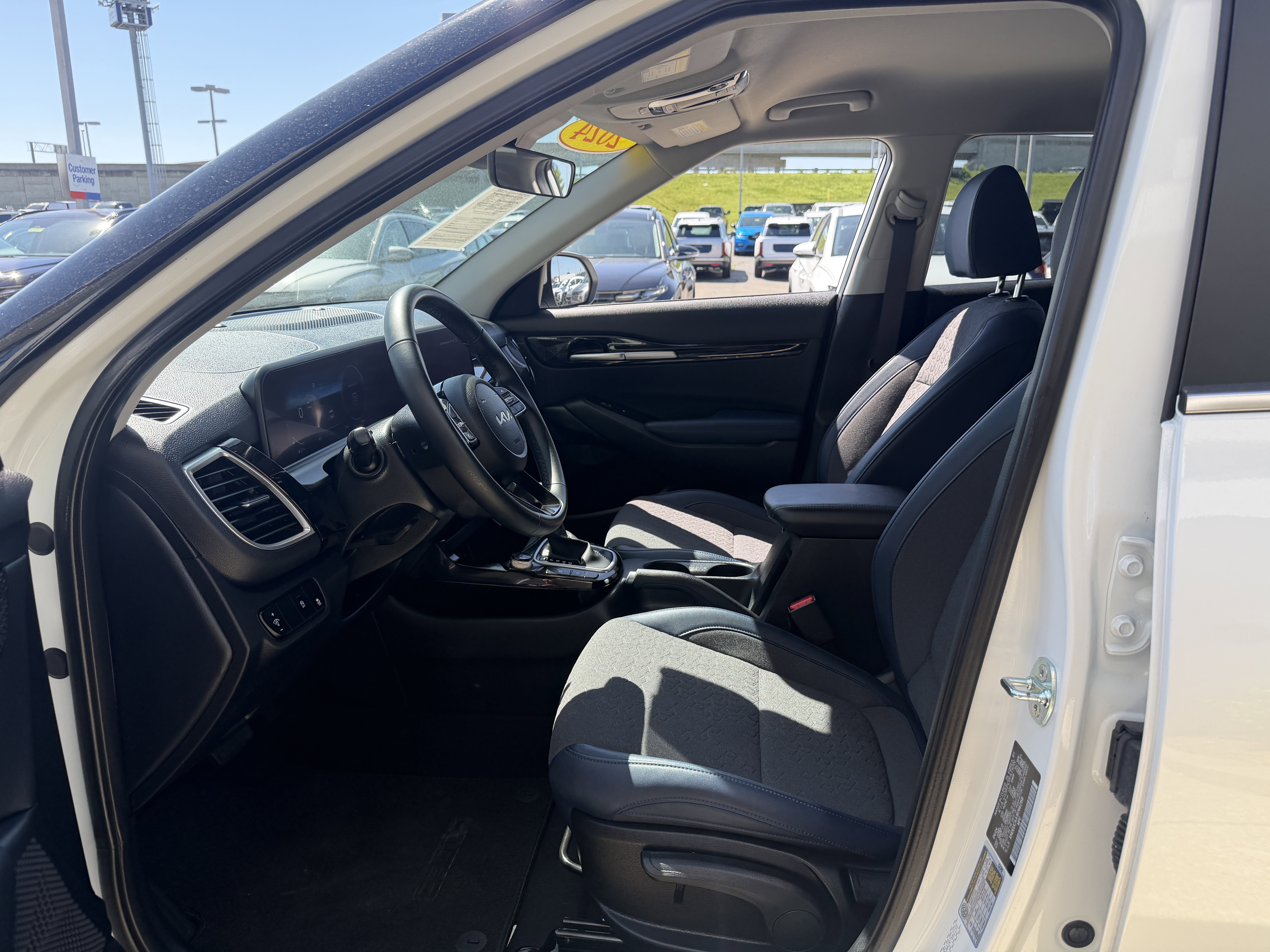 Used 2024 Snow White Pearl Kia S image 28