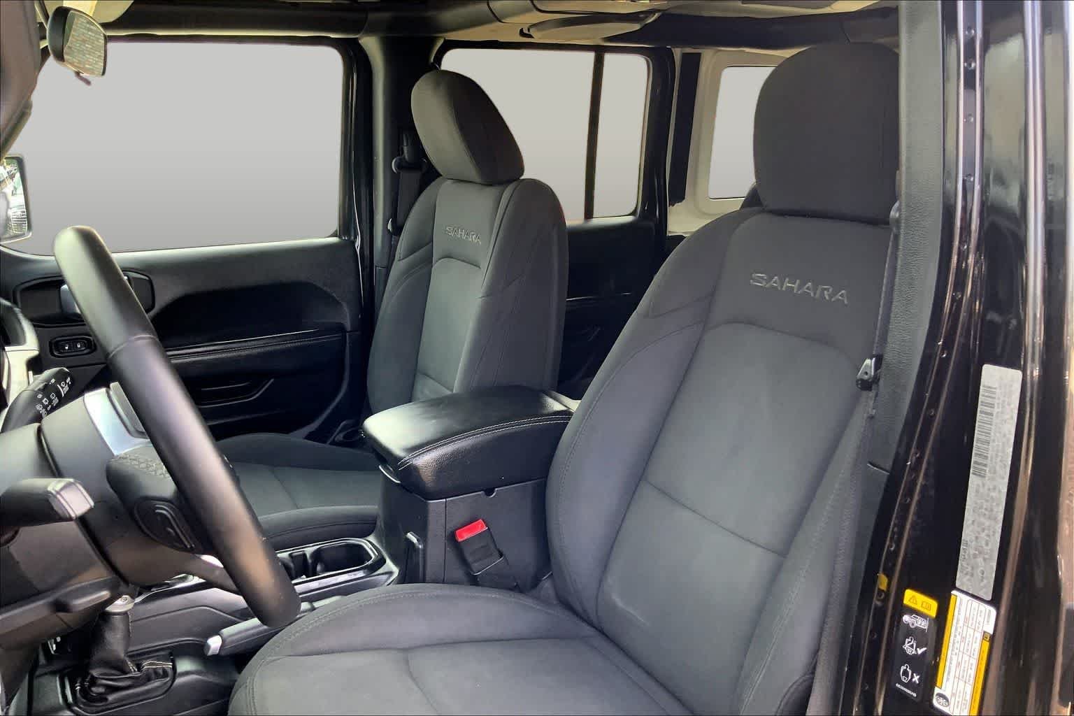 Used 2020 Black Clearcoat Jeep Sahara image 8