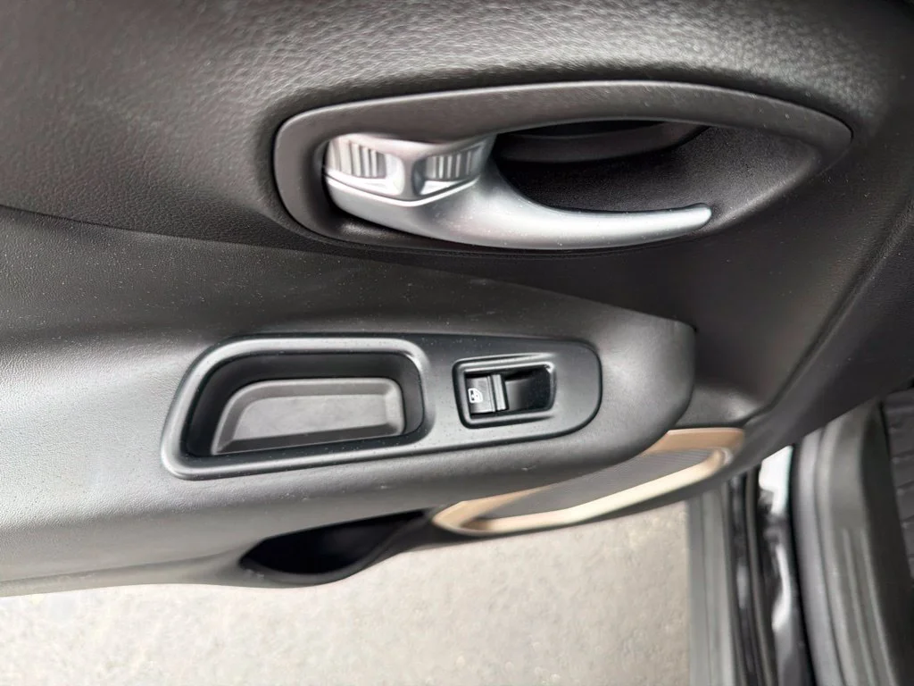 Used 2015 Black Jeep Limited image 29