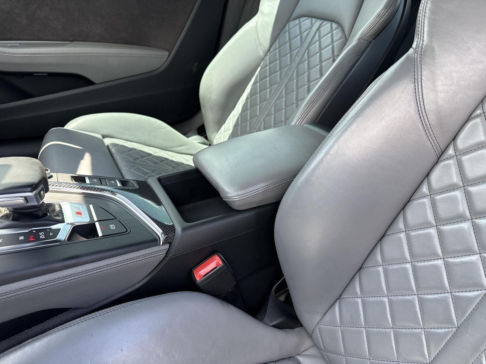 Used 2018 Florett Silver Metallic/Black Roof Audi Prestige image 29