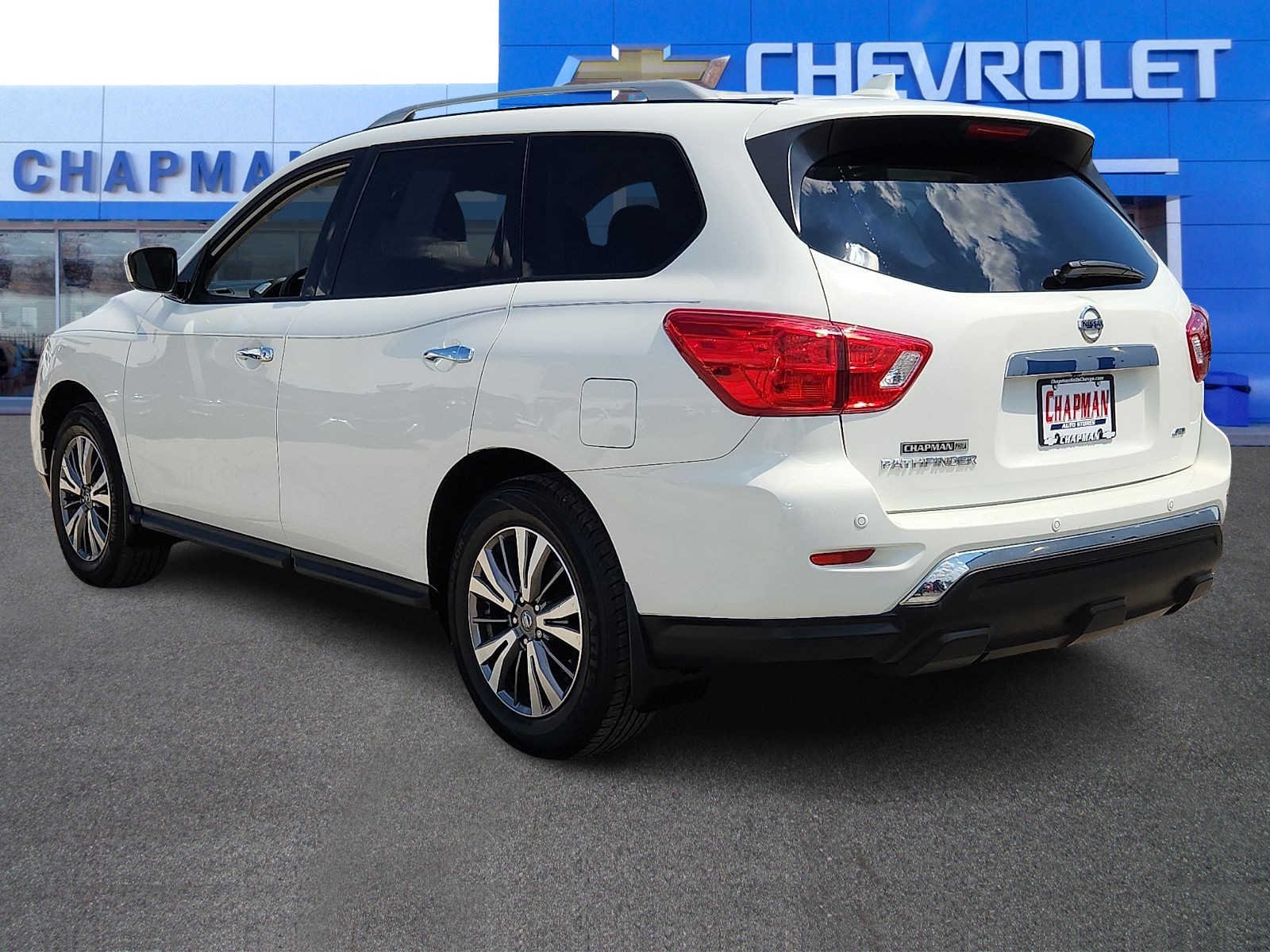 Used 2019 White Nissan S image 4