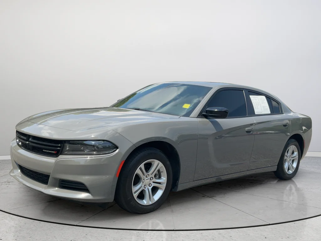 Used 2023 Gray Dodge SXT image 5