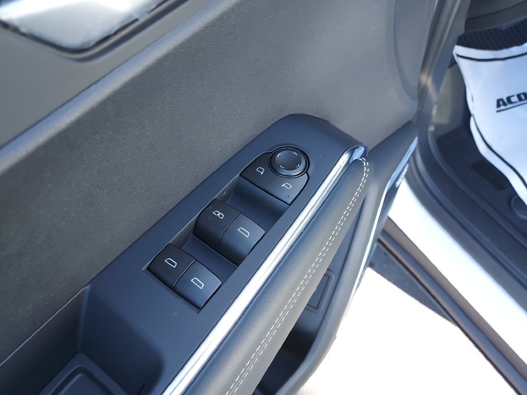 New 2027 Summit White GMC Elevation image 11