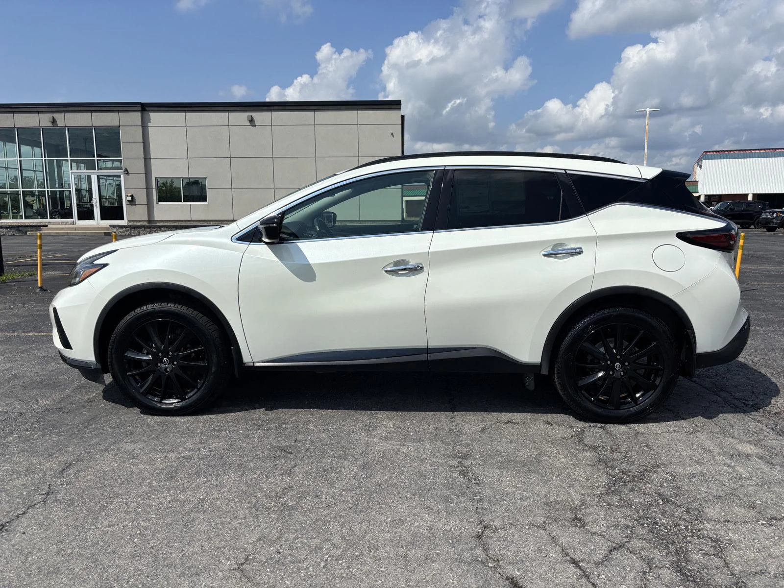 Used 2023  Nissan SV image 4