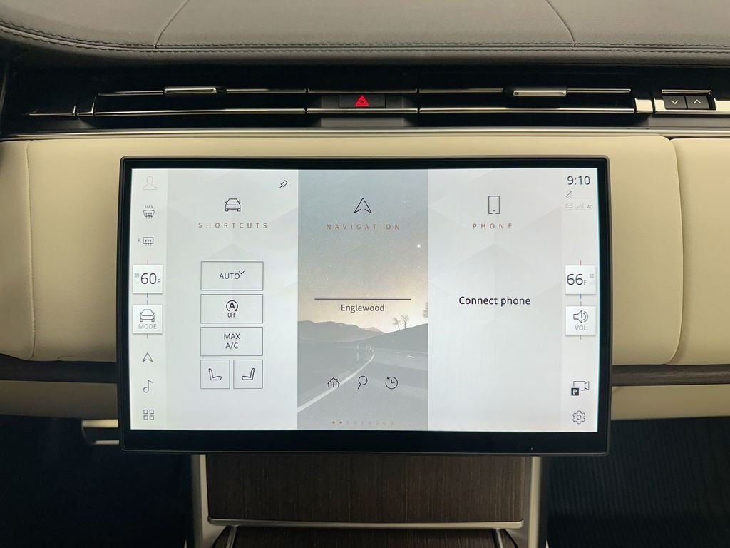 New 2026 Eiger Grey Metallic Land Rover SE image 13
