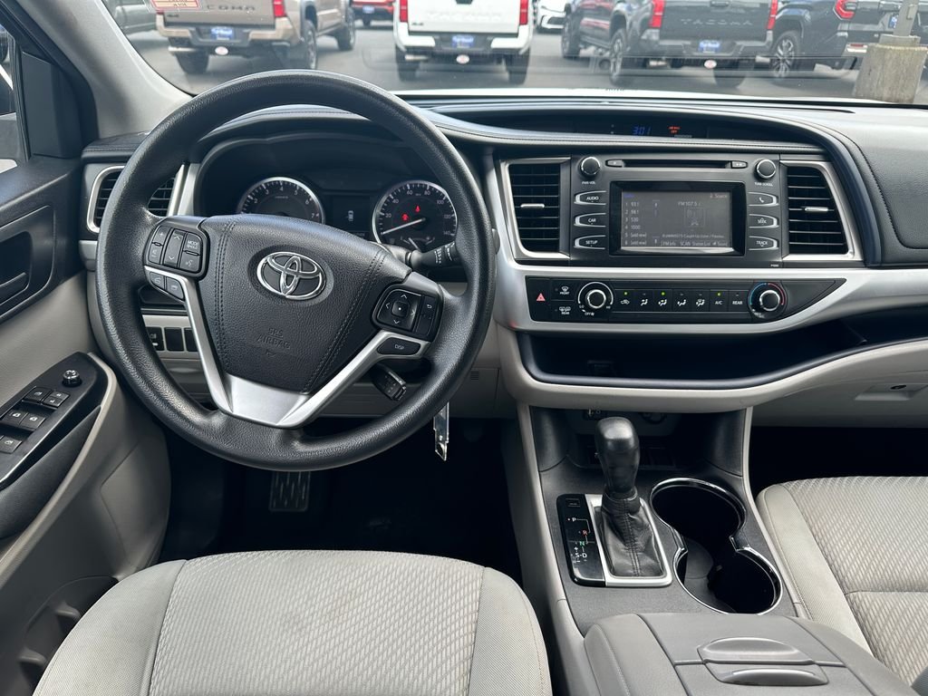Used 2016 White Toyota LE image 16