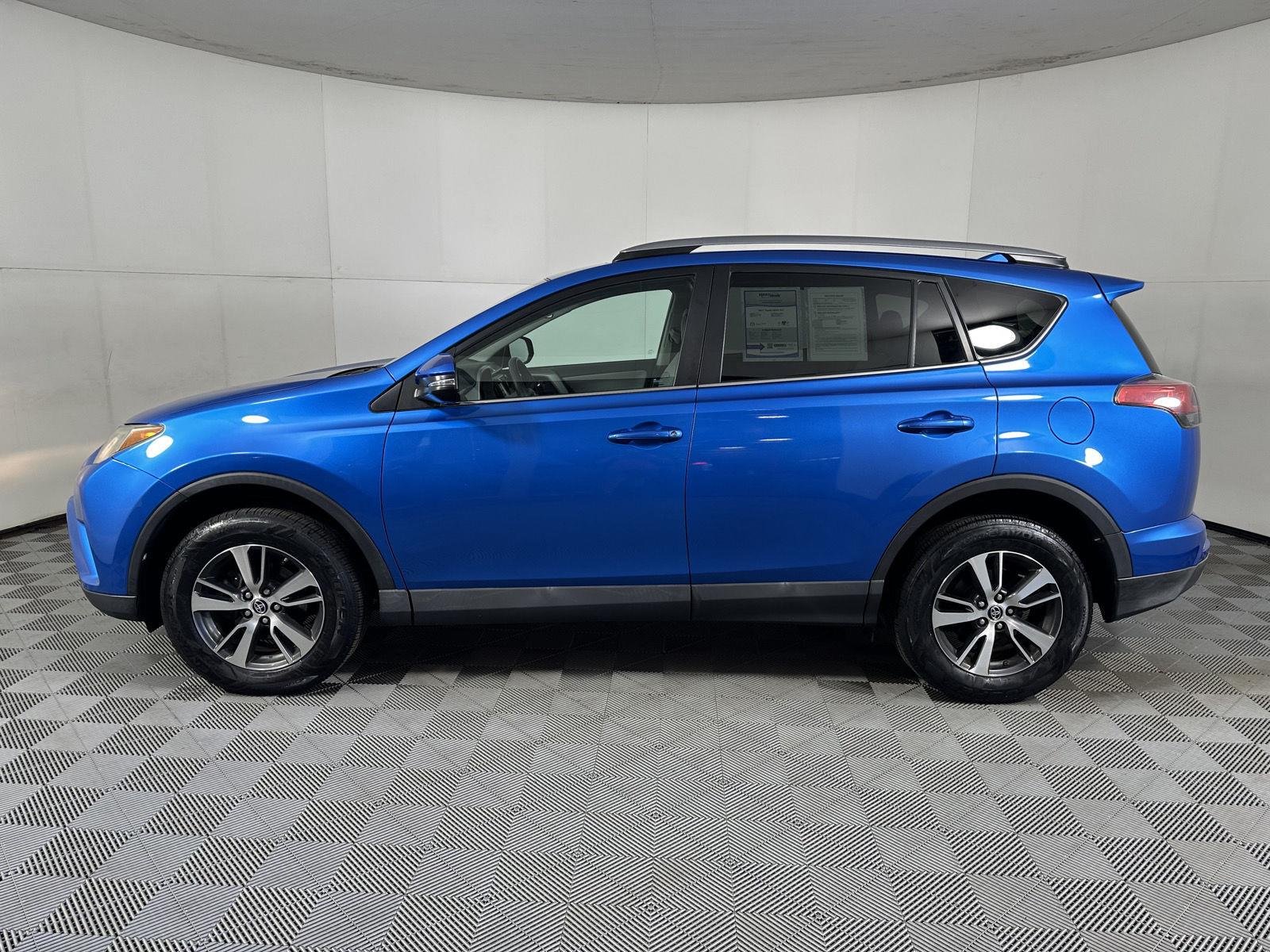 Used 2017 Electric Storm Blue Toyota XLE image 10