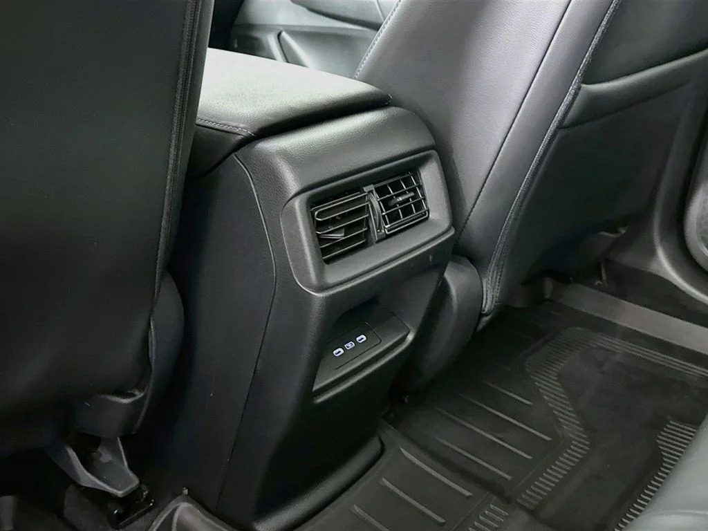 Used 2024 sparkle silver metallic Honda EX-L image 26