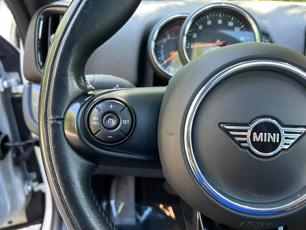 Used 2021  MINI Oxford Edition image 25