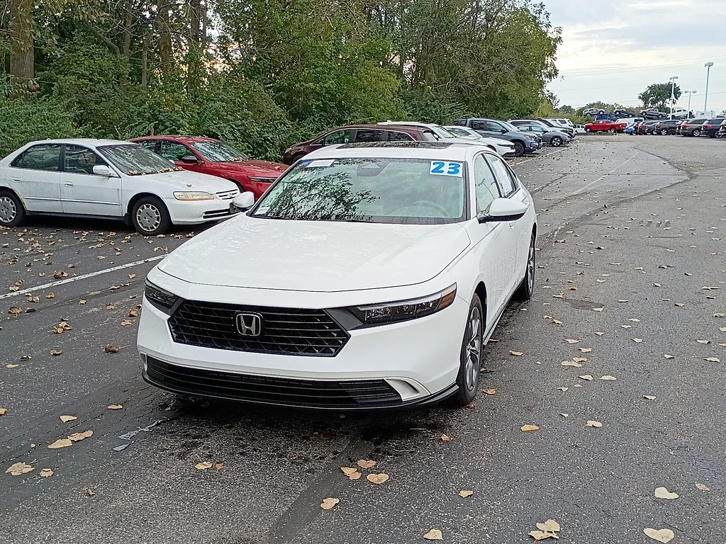 Certified Used 2023 WHITE Honda EX image 7