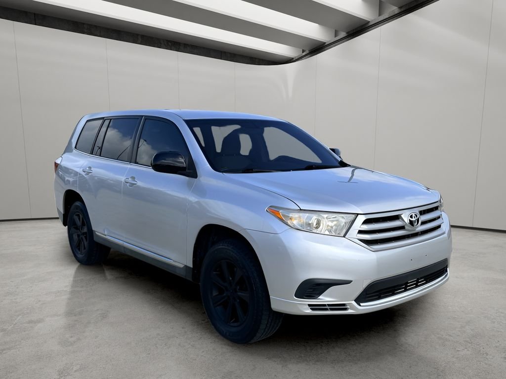 Used 2013 Classic Silver Metallic Toyota  image 7