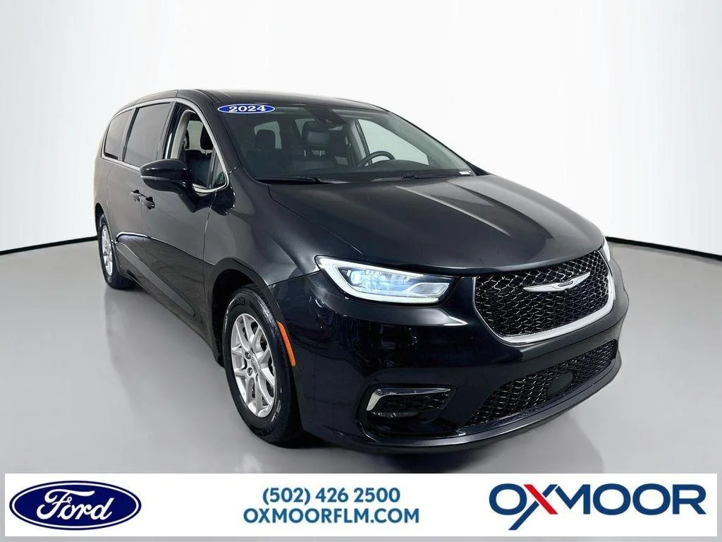 2024 Chrysler Pacifica Touring L's photo