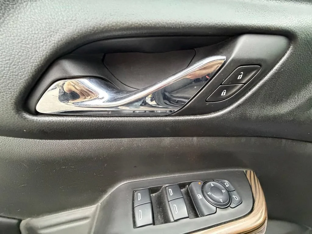 Used 2017 EBONY TWILIGHT METALLIC GMC SLE image 16
