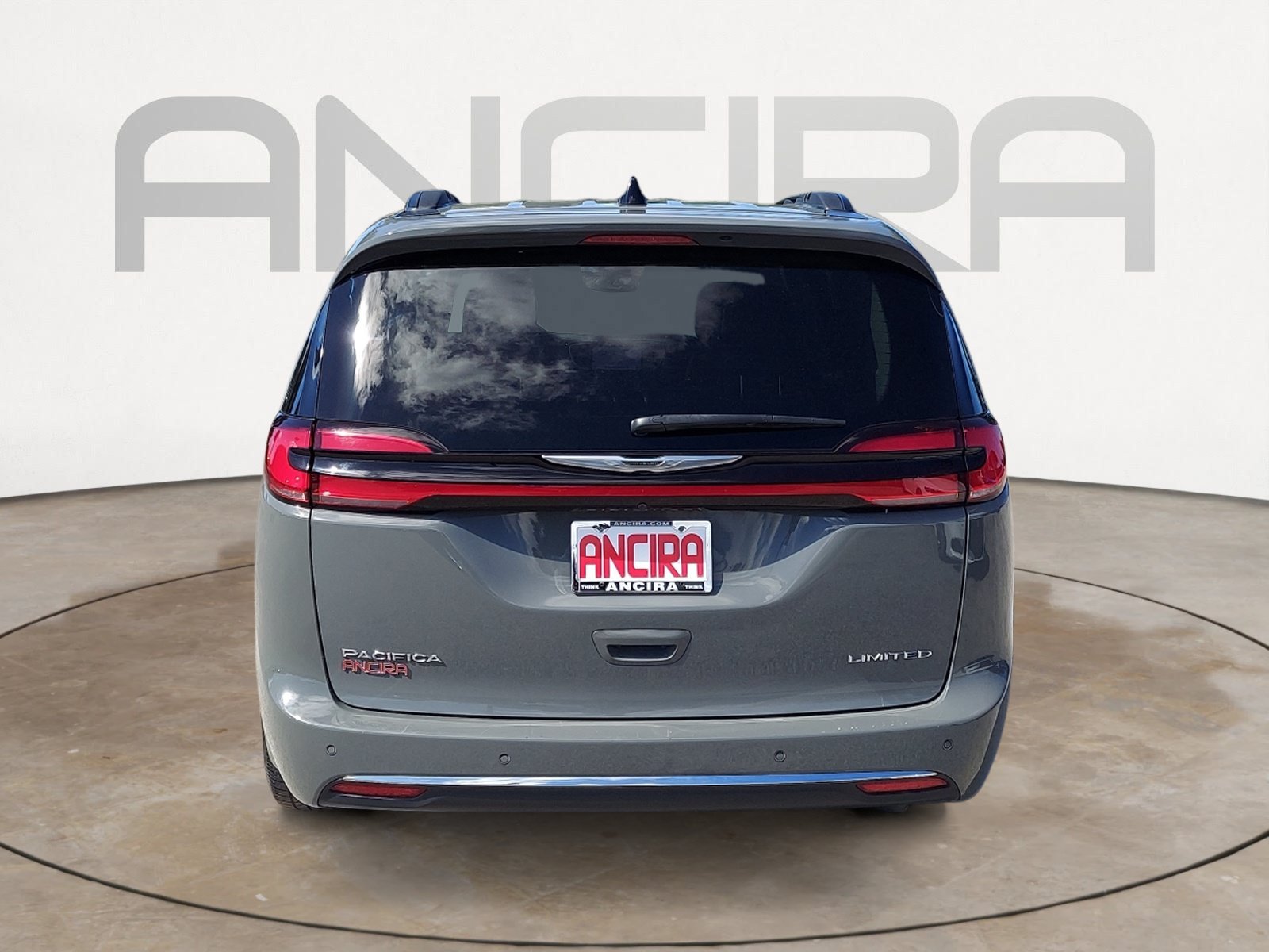 Used 2023 Ceramic Gray Clearcoat Chrysler Limited image 9