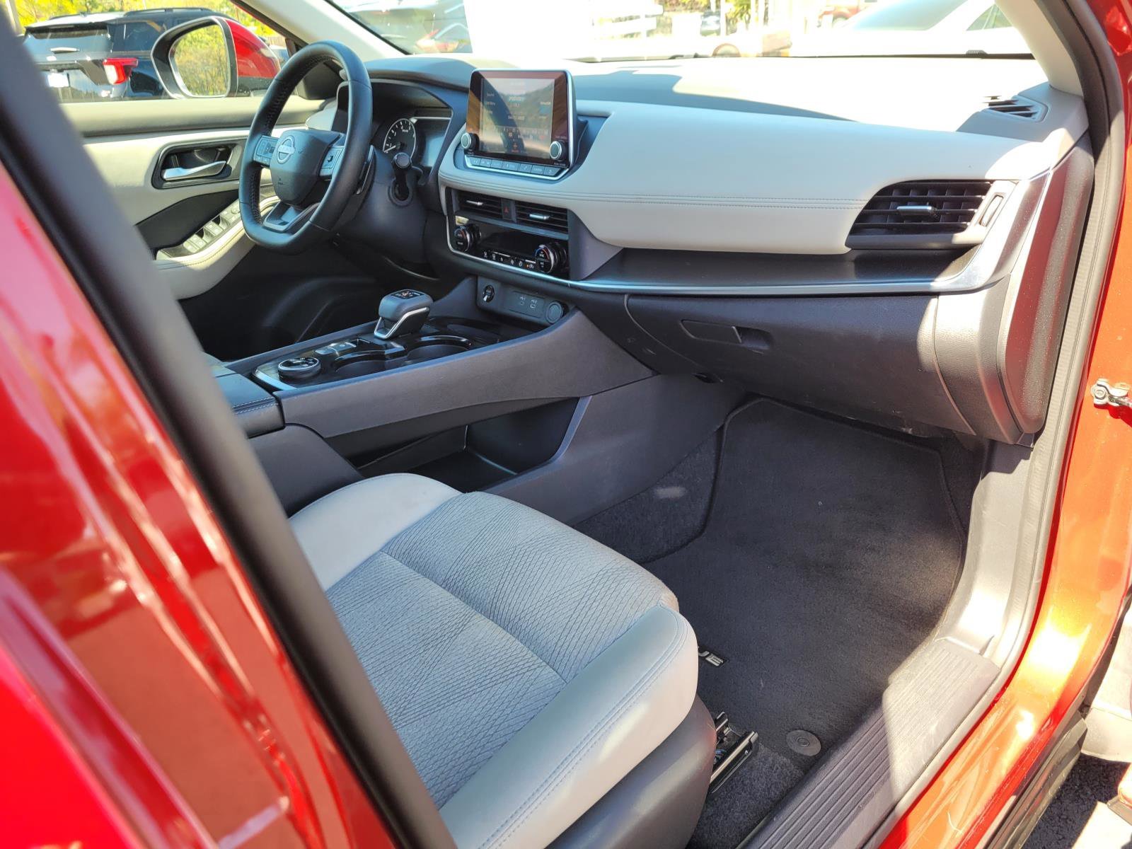 2025 Nissan Rogue SV - Photo 21