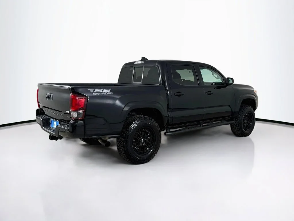 Used 2022 Midnight Black Metallic Toyota SR image 7