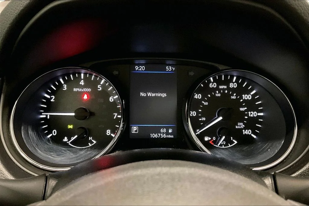 Used 2022 Gray Nissan SV image 13
