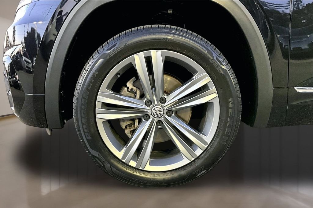 Used 2019 Deep Black Volkswagen 3.6L V6 SEL R-Line image 33