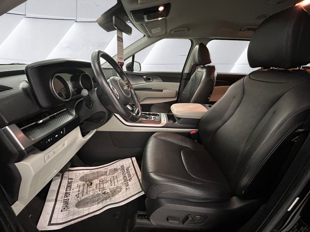 Used 2023 Black Kia LX Seat Package image 7