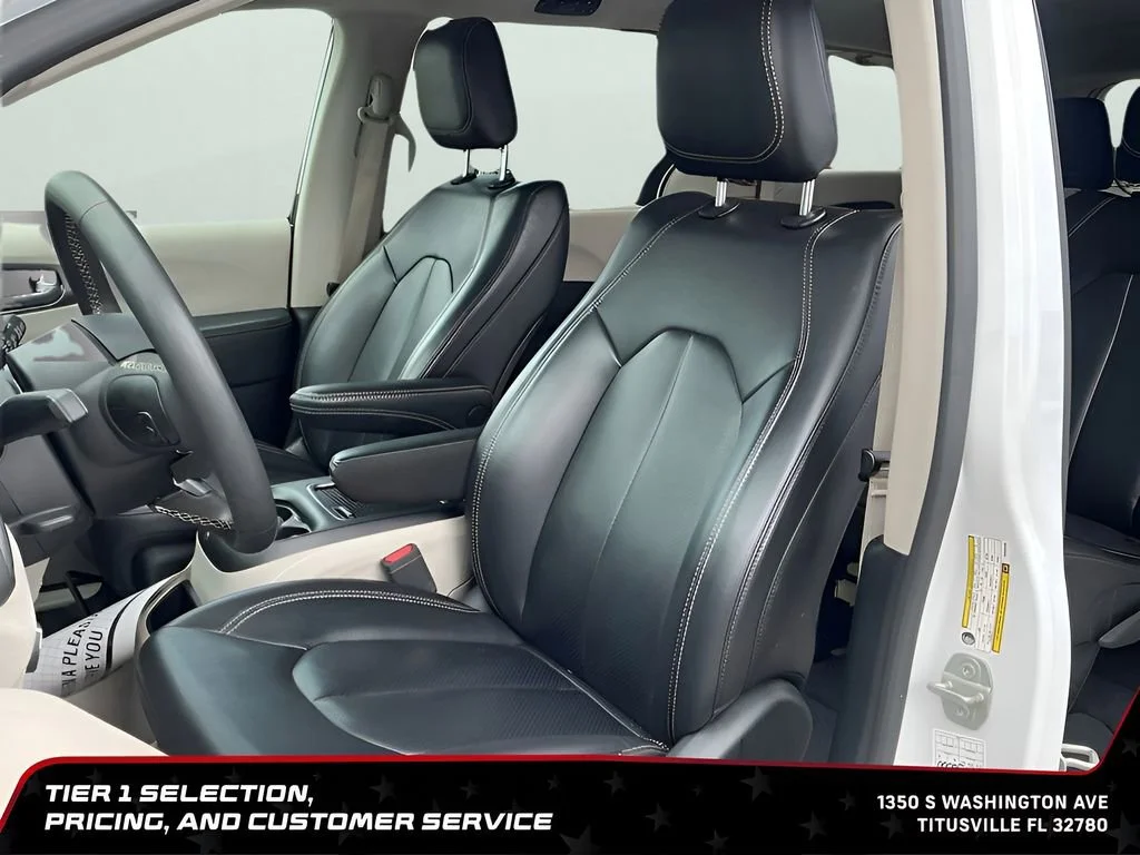 Used 2023 White Chrysler Touring L image 19