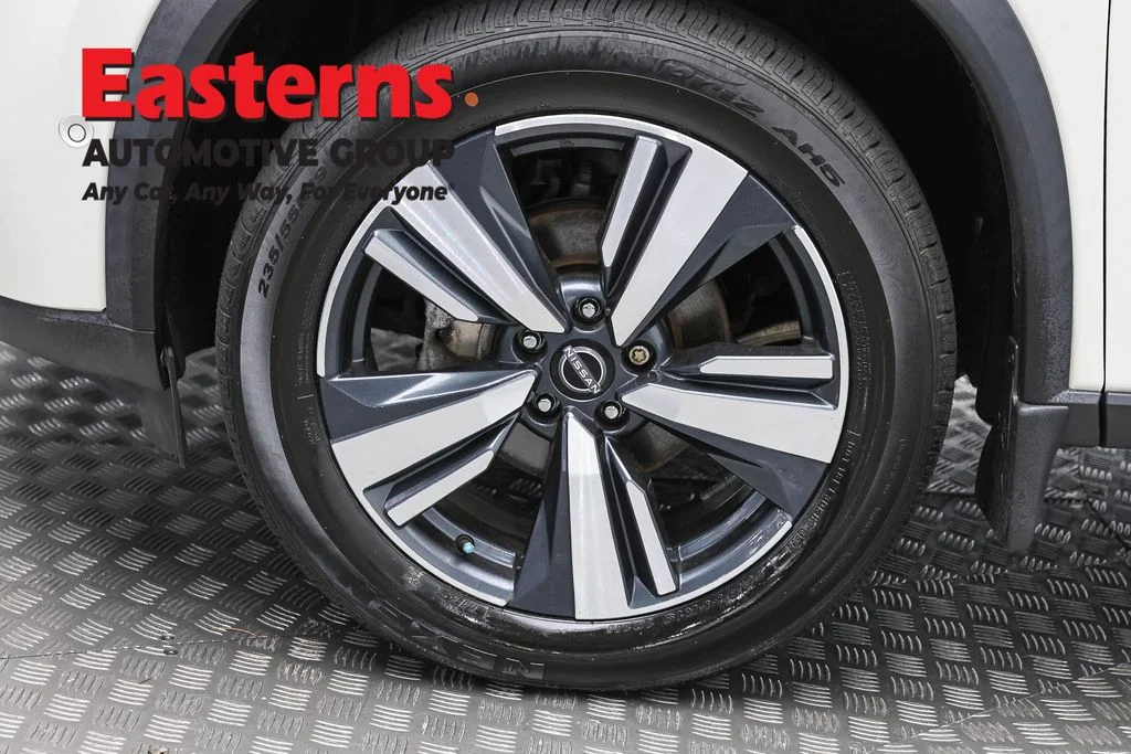 Used 2023 White Nissan SL image 34