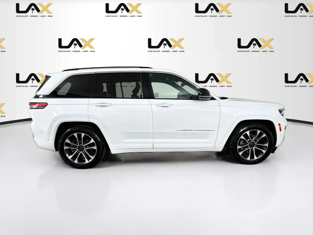 Used 2023 White Jeep Overland 4xe image 8