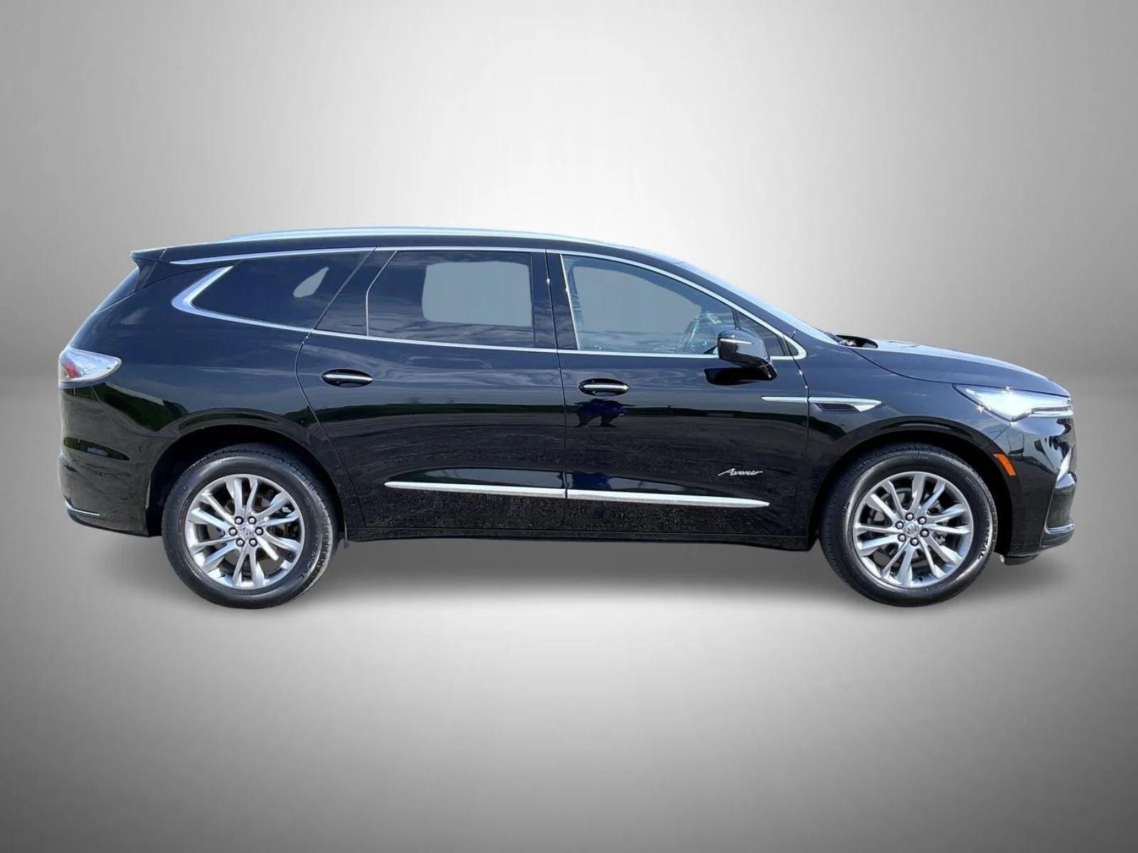 Used 2023 Black Buick Avenir image 4