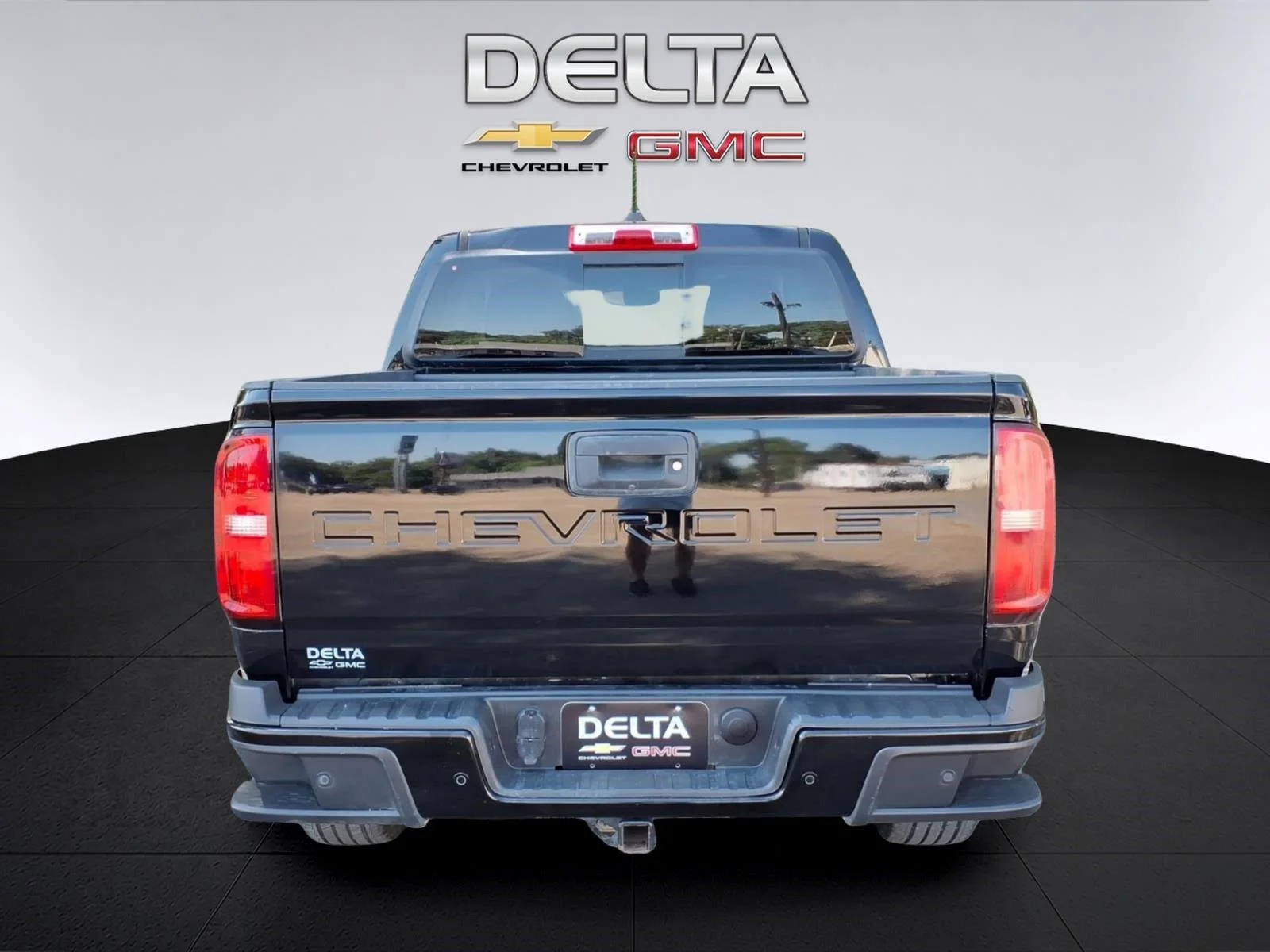 Used 2022 Black Chevrolet Z71 image 4