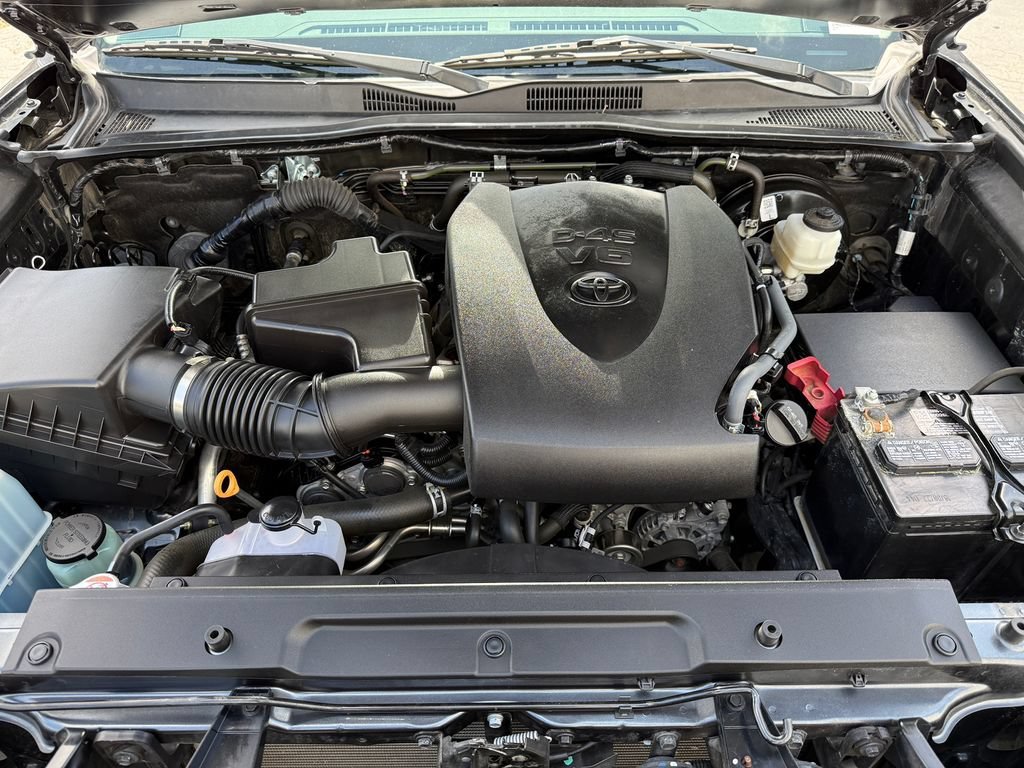 Used 2022 Gray Toyota SR5 image 14