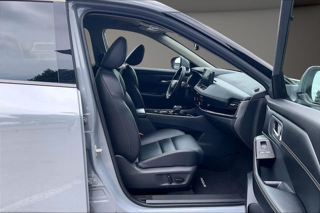Used 2025 Gray Nissan SL image 7